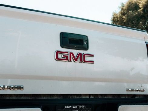 Used 2018 GMC Sierra 2500 Denali w/ Duramax Plus Package AWD/4WD image 18