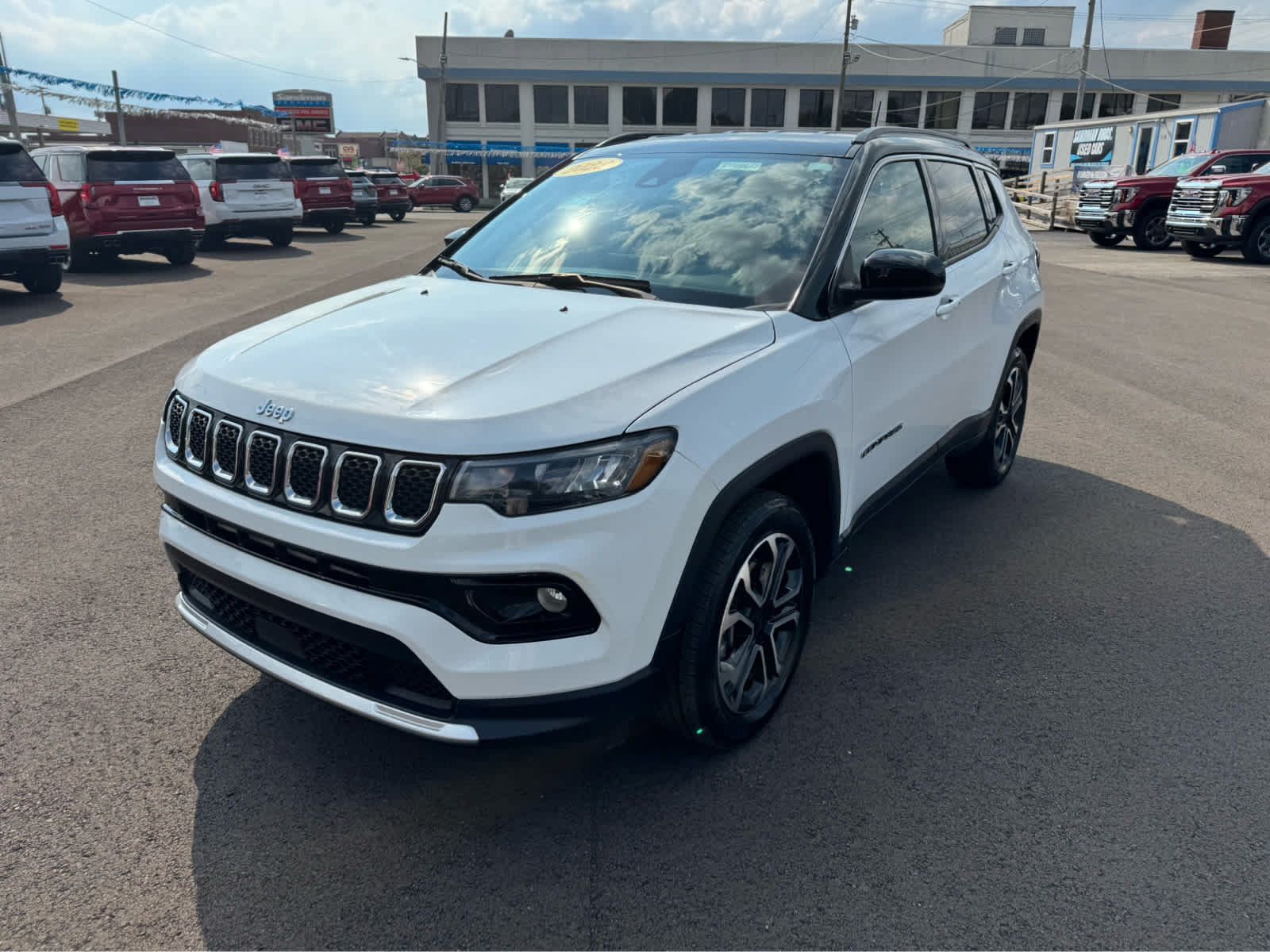 Used 2023 Jeep Compass Limited AWD/4WD image 2
