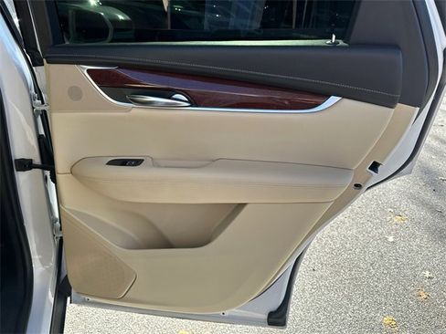 Used 2017 Cadillac XT5 Premium Luxury image 16