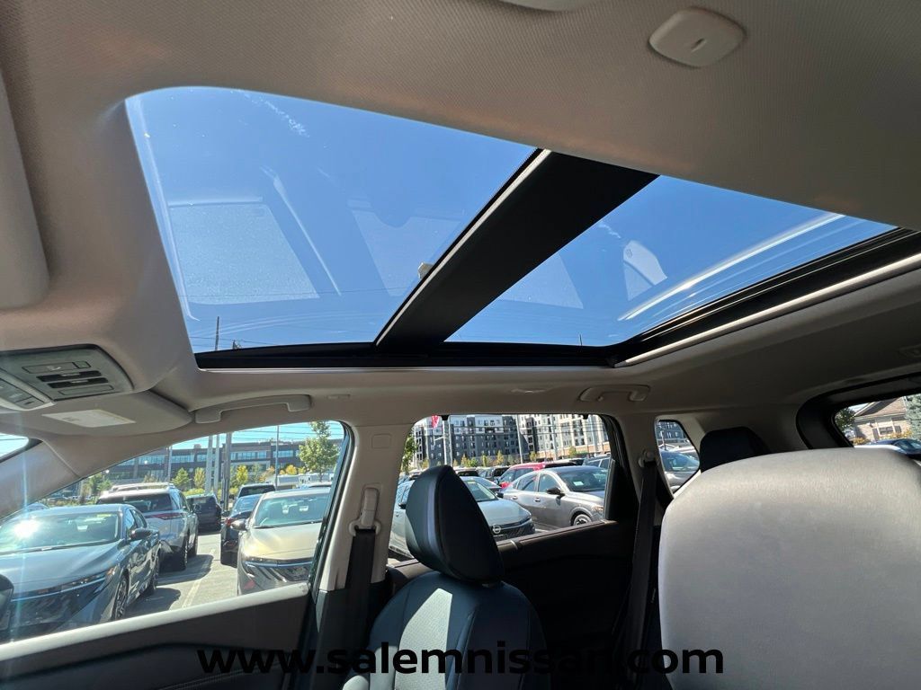 Used 2023 Nissan Rogue SV w/ SV Premium B Package FWD image 15