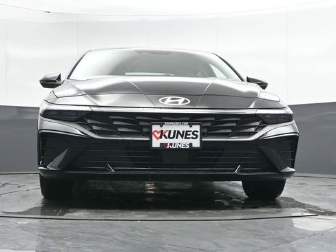 New 2026 Hyundai Elantra Limited FWD image 43