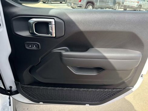 New 2026 Jeep Gladiator Mojave image 13