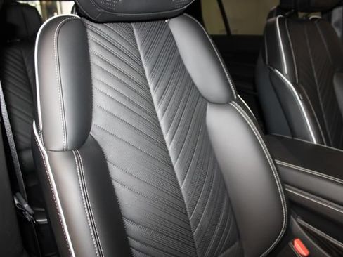 Certified 2026 Cadillac Vistiq Platinum w/ LPO, Floor Liner Package AWD/4WD image 38