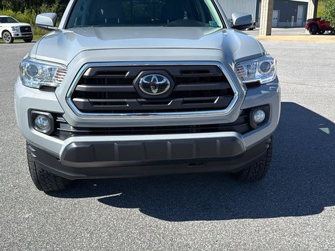 Used 2019 Toyota Tacoma SR5 AWD/4WD image 9