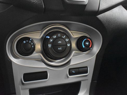 Used 2014 Ford Fiesta SE image 15