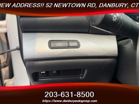 Used 2017 Nissan Maxima 3.5 SV w/ Interior Lighting Package FWD image 16