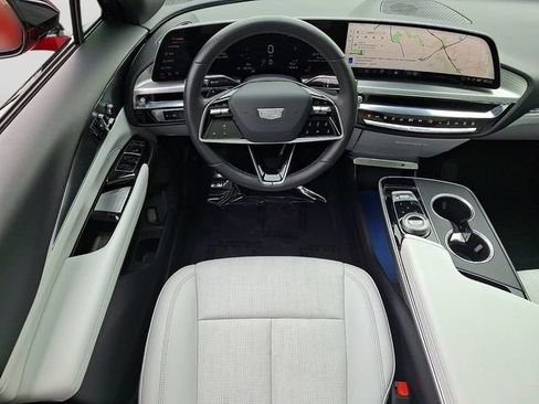 Used 2024 Cadillac Lyriq Luxury AWD/4WD image 11