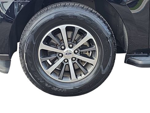 Used 2018 Ford Expedition XLT w/ Equipment Group 201A AWD/4WD image 28