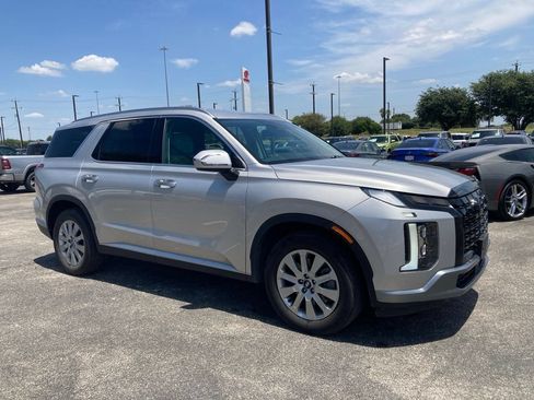 Used 2025 Hyundai Palisade SEL FWD image 3