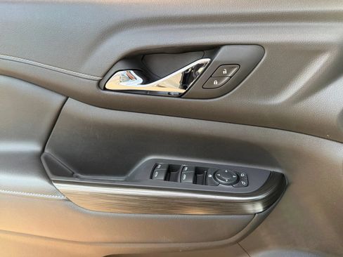 Used 2021 GMC Acadia SLT w/ LPO, Floor Liner Package FWD image 13