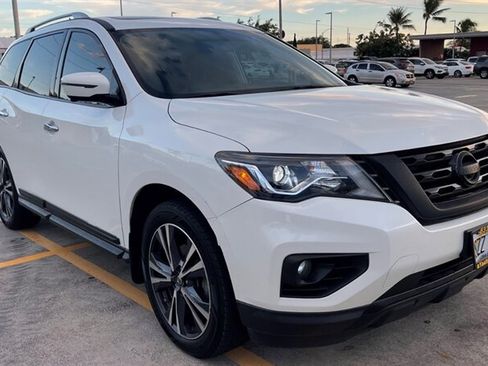 Used 2017 Nissan Pathfinder Platinum AWD/4WD image 8