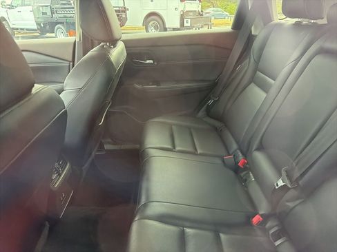 Used 2023 Nissan Rogue SL image 6