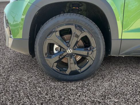 New 2026 Volkswagen Taos SE AWD/4WD image 9