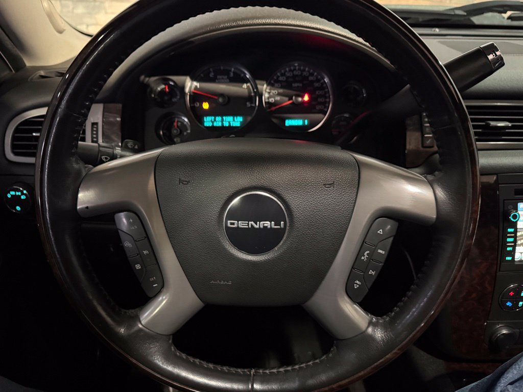 Used 2011 GMC Sierra 2500 Denali w/ Suspension Package, Off-Road AWD/4WD image 17