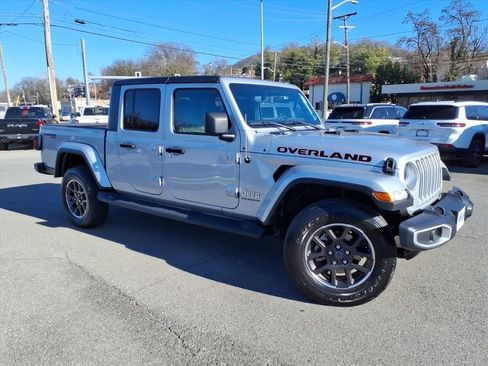 Used 2023 Jeep Gladiator Overland w/ Cold Weather Group image 2