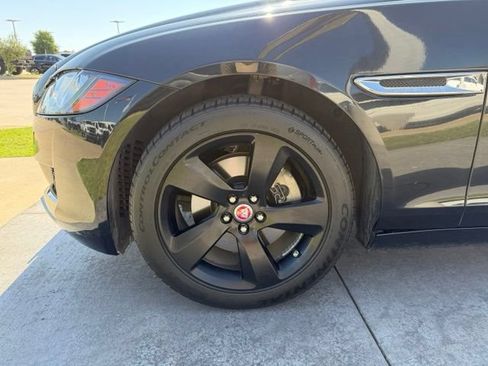 Used 2018 Jaguar XF RWD image 4