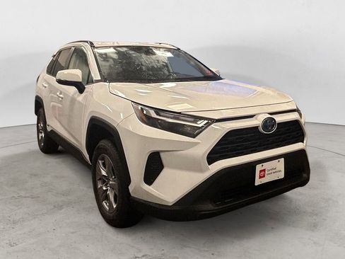 Certified 2022 Toyota RAV4 XLE w/ Convenience Package image 7