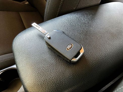 Used 2021 Kia Forte LXS FWD image 31