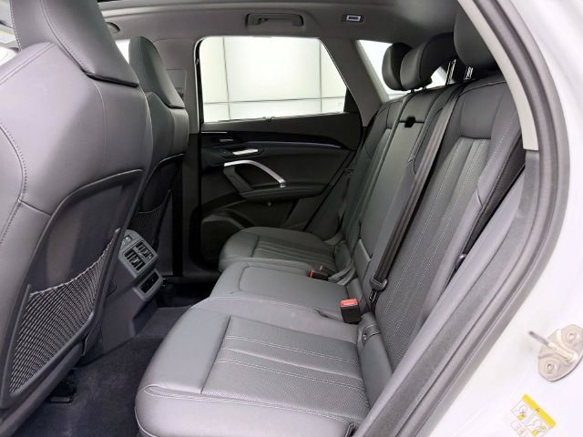 Used 2025 Audi Q5 Premium Plus w/ Premium Plus AWD/4WD image 12
