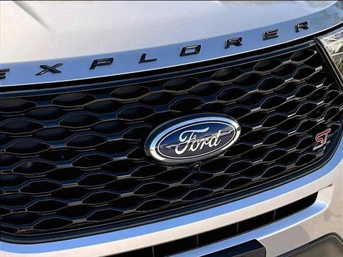 Used 2020 Ford Explorer ST w/ Premium Technology Package AWD/4WD image 27