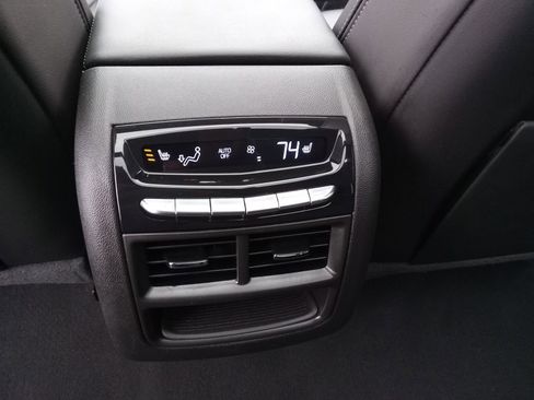 Used 2022 Cadillac XT5 Premium Luxury w/ LPO, ONYX Package image 25