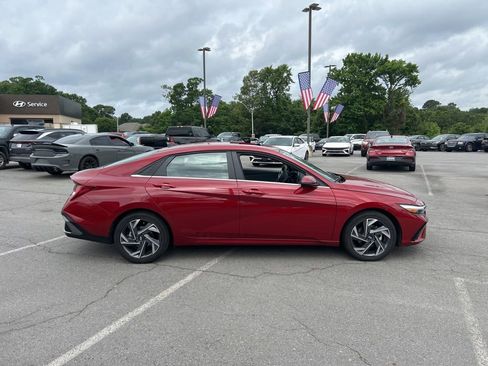Certified 2026 Hyundai Elantra Limited FWD image 9