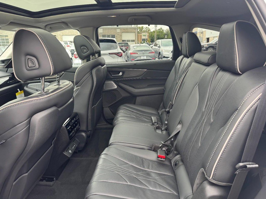 Certified 2026 Acura MDX w/ Advance Package AWD/4WD image 13