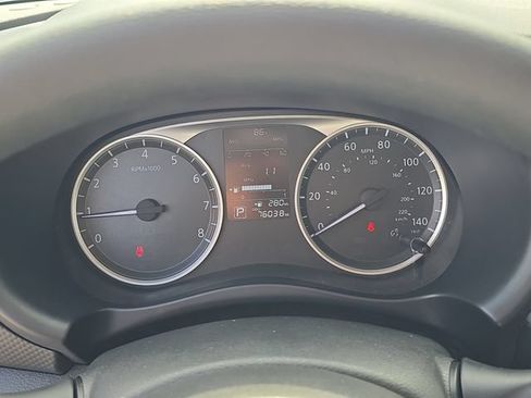 Certified 2021 Nissan Kicks S FWD image 31