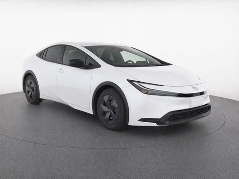 Used 2025 Toyota Prius LE FWD image 19