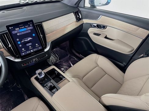 Certified 2026 Volvo XC90 B6 Core image 24