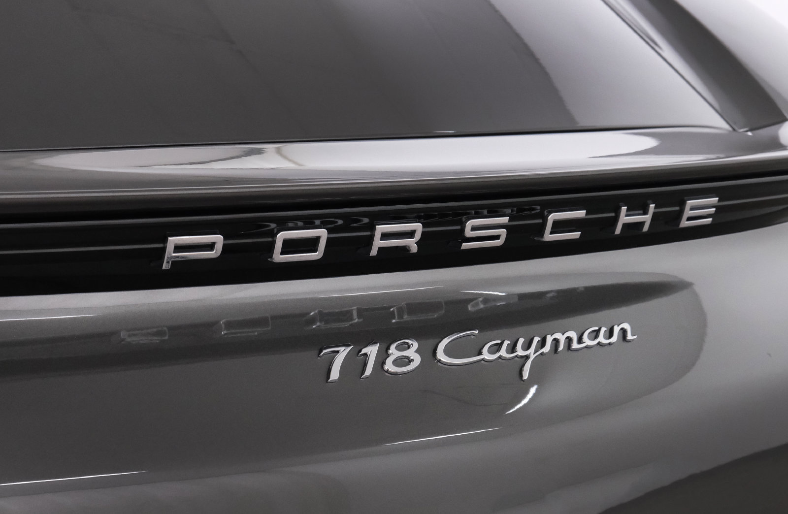 Used 2021 Porsche 718 Cayman RWD image 5