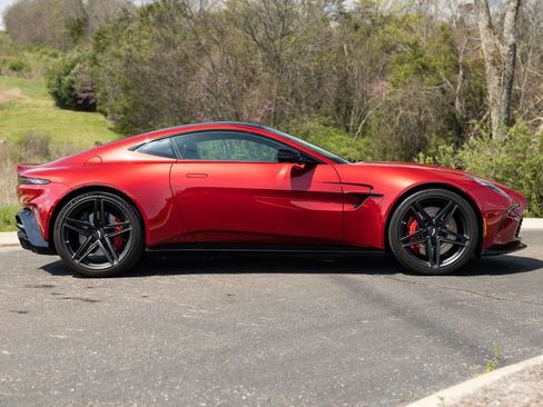 Used 2025 Aston Martin V8 Vantage Coupe RWD image 8