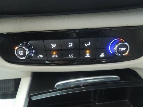 Used 2018 Buick Regal Preferred image 18