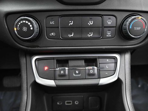 Used 2024 GMC Terrain SLE image 17