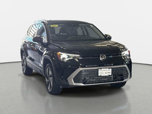 New 2026 Volkswagen Taos SE image 3