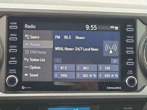 Used 2022 Toyota Tacoma TRD Off-Road image 29