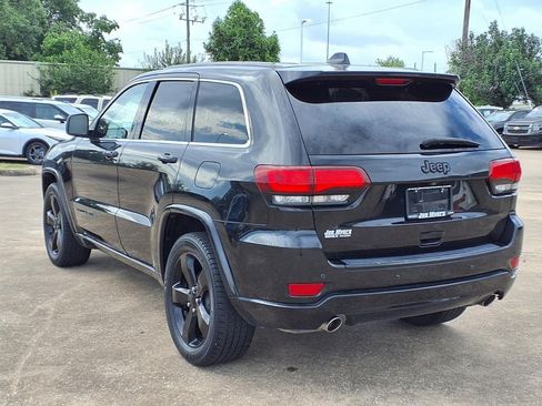 Used 2015 Jeep Grand Cherokee Altitude RWD image 2