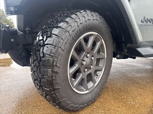 Used 2021 Jeep Gladiator Sport image 11