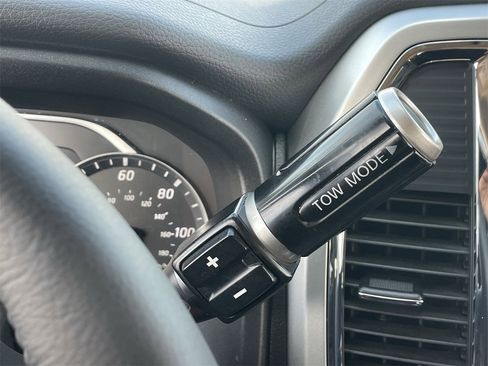 Used 2021 Nissan Titan SV w/ SV Convenience Package image 28