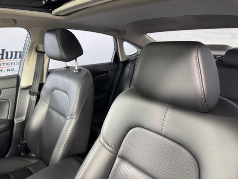 Used 2024 Honda Civic Touring image 3