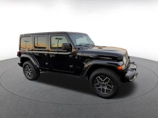 Used 2025 Jeep Wrangler Sahara video 2
