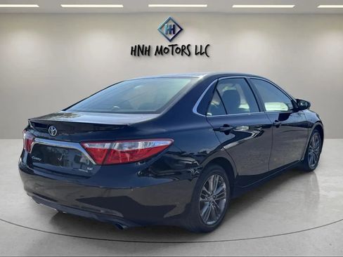 Used 2017 Toyota Camry SE image 5