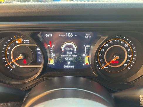 Used 2025 Jeep Wrangler Sahara image 40