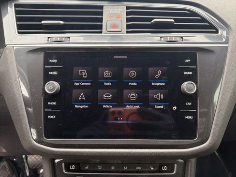 Used 2021 Volkswagen Tiguan SE FWD image 23