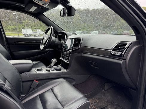 Used 2019 Jeep Grand Cherokee Overland AWD/4WD image 13