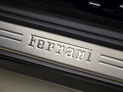 Used 2017 Ferrari GTC4Lusso AWD/4WD image 38