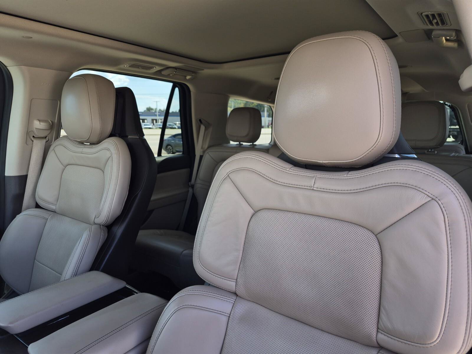 Used 2024 Lincoln Navigator Reserve AWD/4WD image 15
