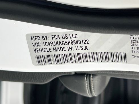 Used 2023 Jeep Grand Cherokee L Laredo image 32