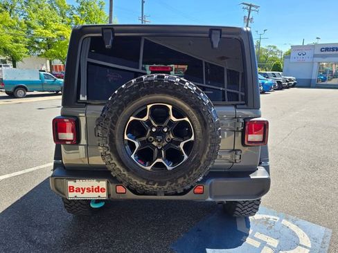 Used 2023 Jeep Wrangler Unlimited Rubicon w/ Cold Weather Group AWD/4WD image 24