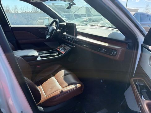 Used 2021 Lincoln Aviator Reserve w/ Equipment Group 210A image 6